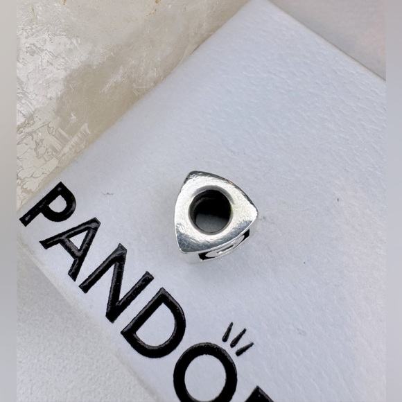 Authentic Pandora Retired Letter ‘O’ 925 Ale Charm - Picture 9 of 10